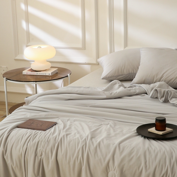 91家纺网 家纺一手货源 找家纺 缦绣阁 2025春夏新款纯色双拼凉感丝夏被冰淇淋夏被夏凉被空调被被子被芯跨境外贸爆款 高级灰