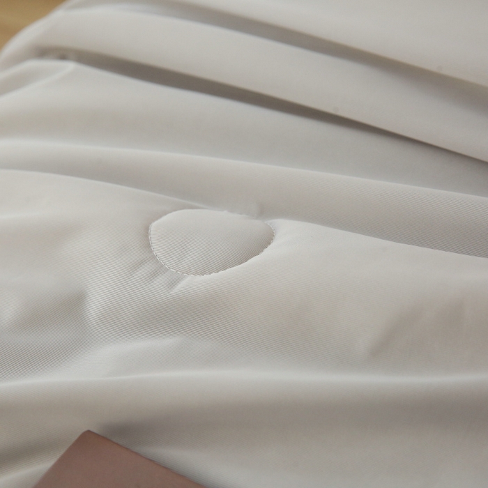 91家纺网 家纺一手货源 找家纺 缦绣阁 2025春夏新款纯色双拼凉感丝夏被冰淇淋夏被夏凉被空调被被子被芯跨境外贸爆款 高级灰