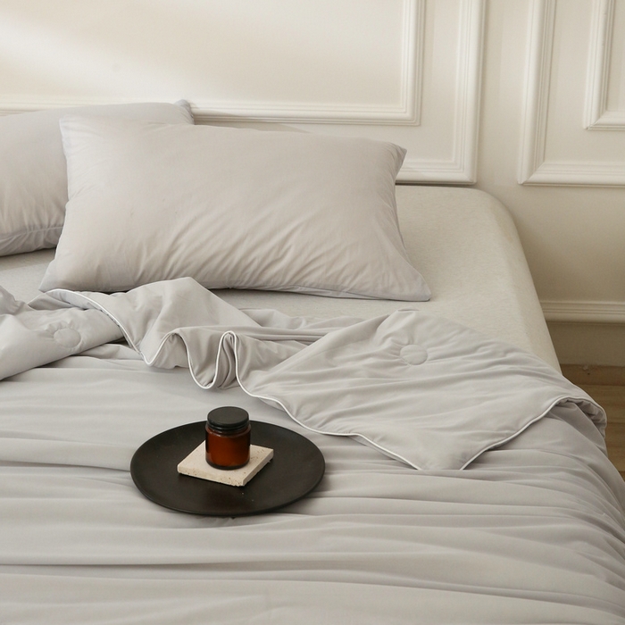 91家纺网 家纺一手货源 找家纺 缦绣阁 2025春夏新款纯色双拼凉感丝夏被冰淇淋夏被夏凉被空调被被子被芯跨境外贸爆款 高级灰