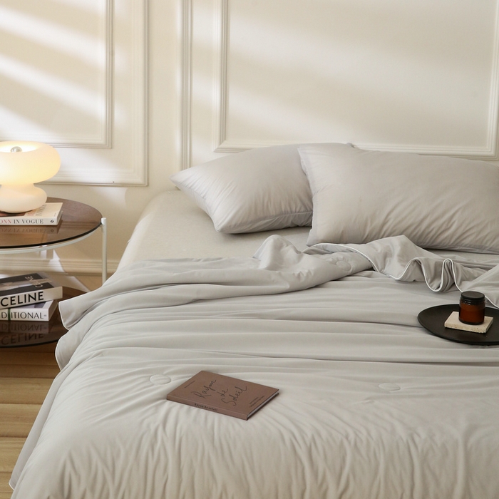 91家纺网 家纺一手货源 找家纺 缦绣阁 2025春夏新款纯色双拼凉感丝夏被冰淇淋夏被夏凉被空调被被子被芯跨境外贸爆款 高级灰