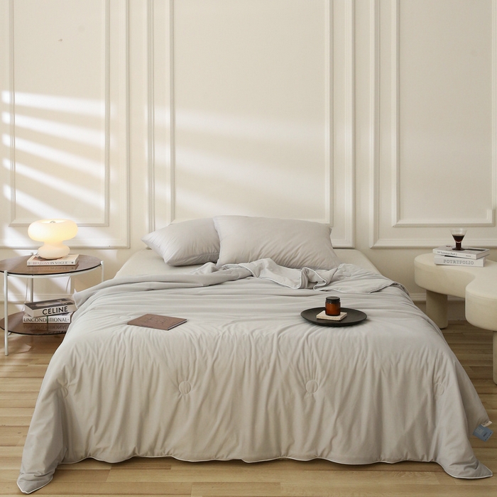 91家纺网 家纺一手货源 找家纺 缦绣阁 2025春夏新款纯色双拼凉感丝夏被冰淇淋夏被夏凉被空调被被子被芯跨境外贸爆款 高级灰