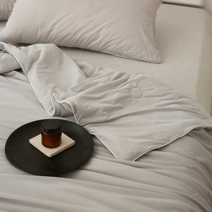 91家纺网 家纺一手货源 找家纺 缦绣阁 2025春夏新款纯色双拼凉感丝夏被冰淇淋夏被夏凉被空调被被子被芯跨境外贸爆款 高级灰