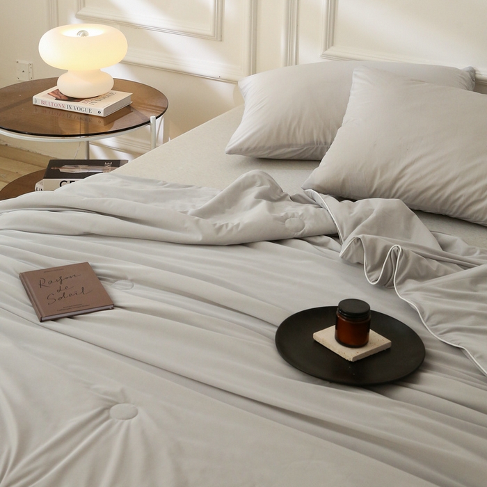 91家纺网 家纺一手货源 找家纺 缦绣阁 2025春夏新款纯色双拼凉感丝夏被冰淇淋夏被夏凉被空调被被子被芯跨境外贸爆款 高级灰