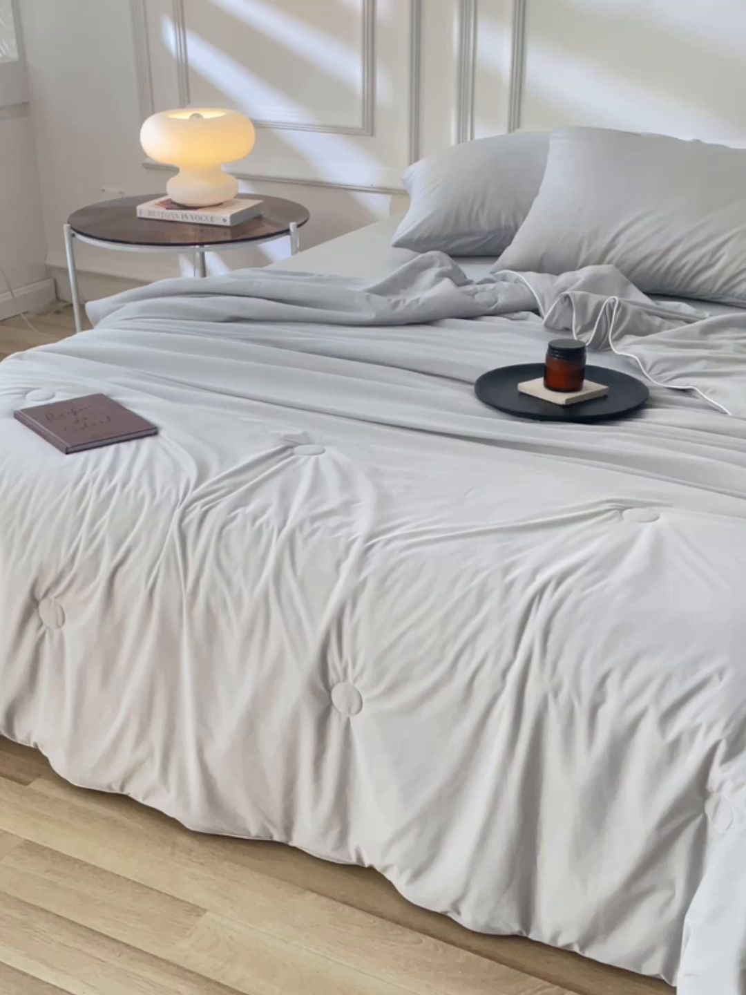 91家纺网 家纺一手货源 找家纺 缦绣阁 2025春夏新款纯色双拼凉感丝夏被冰淇淋夏被夏凉被空调被被子被芯跨境外贸爆款 高级灰