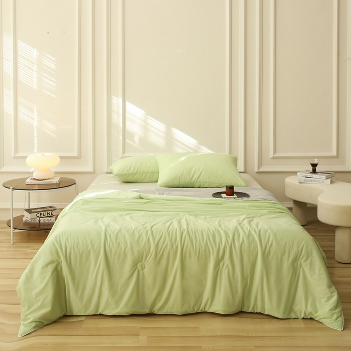 91家纺网 家纺一手货源 找家纺 缦绣阁 2025春夏新款纯色双拼凉感丝夏被冰淇淋夏被夏凉被空调被被子被芯跨境外贸爆款 果绿-浅灰