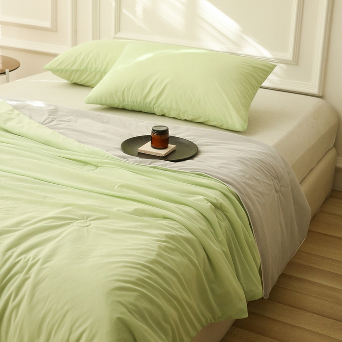 91家纺网 家纺一手货源 找家纺 缦绣阁 2025春夏新款纯色双拼凉感丝夏被冰淇淋夏被夏凉被空调被被子被芯跨境外贸爆款 果绿-浅灰