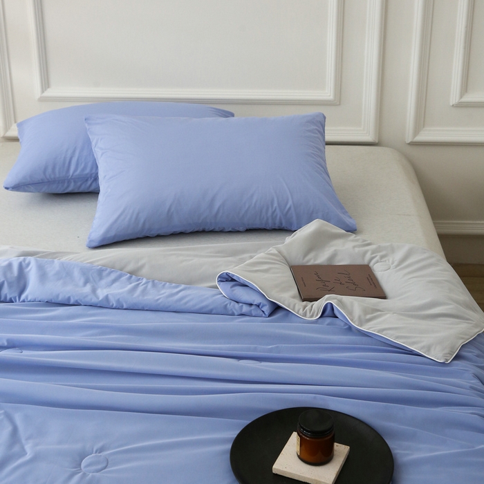 91家纺网 家纺一手货源 找家纺 缦绣阁 2025春夏新款纯色双拼凉感丝夏被冰淇淋夏被夏凉被空调被被子被芯跨境外贸爆款 蓝紫-浅灰