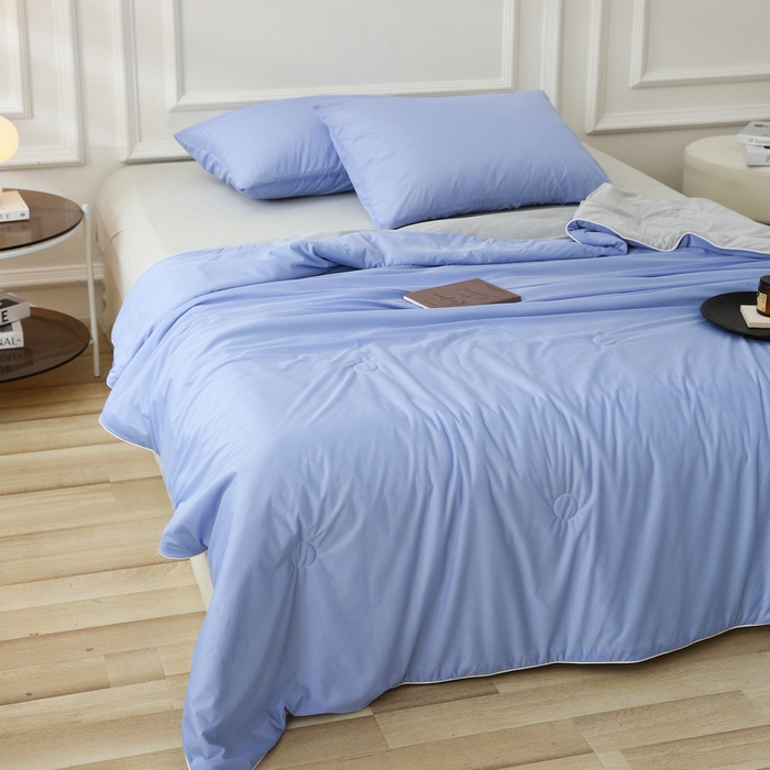 91家纺网 家纺一手货源 找家纺 缦绣阁 2025春夏新款纯色双拼凉感丝夏被冰淇淋夏被夏凉被空调被被子被芯跨境外贸爆款 蓝紫-浅灰