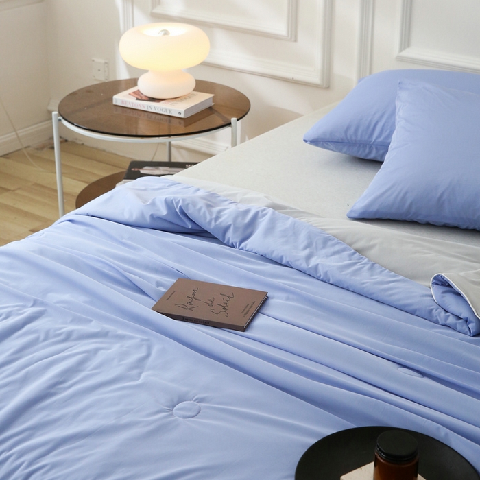 91家纺网 家纺一手货源 找家纺 缦绣阁 2025春夏新款纯色双拼凉感丝夏被冰淇淋夏被夏凉被空调被被子被芯跨境外贸爆款 蓝紫-浅灰