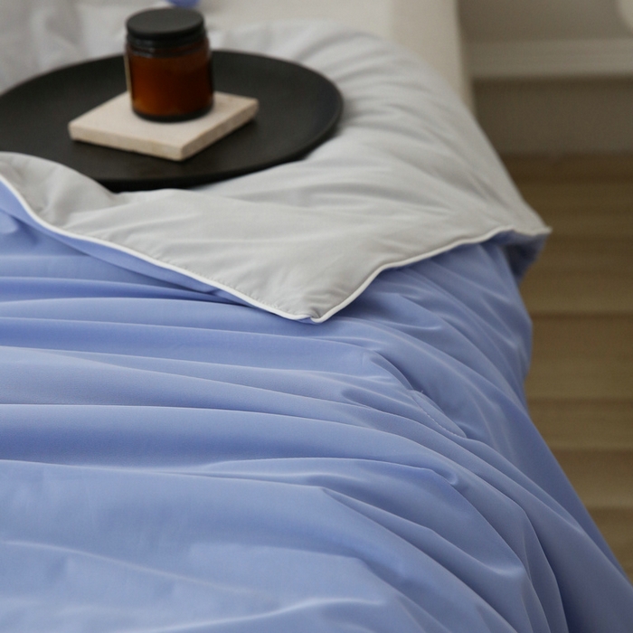 91家纺网 家纺一手货源 找家纺 缦绣阁 2025春夏新款纯色双拼凉感丝夏被冰淇淋夏被夏凉被空调被被子被芯跨境外贸爆款 蓝紫-浅灰