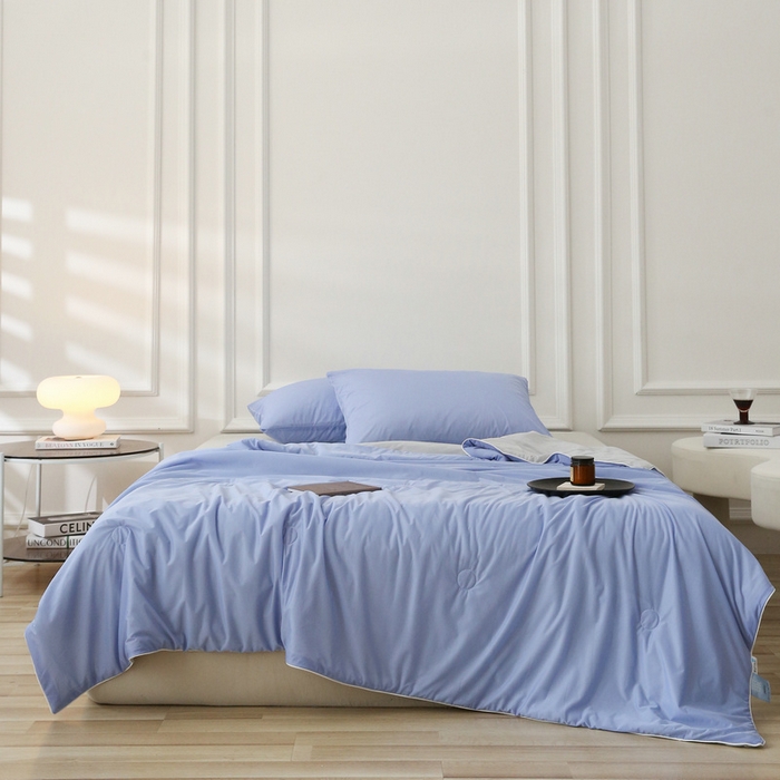 91家纺网 家纺一手货源 找家纺 缦绣阁 2025春夏新款纯色双拼凉感丝夏被冰淇淋夏被夏凉被空调被被子被芯跨境外贸爆款 蓝紫-浅灰