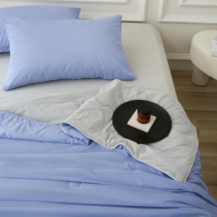 91家纺网 家纺一手货源 找家纺 缦绣阁 2025春夏新款纯色双拼凉感丝夏被冰淇淋夏被夏凉被空调被被子被芯跨境外贸爆款 蓝紫-浅灰