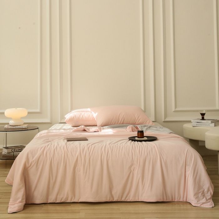 91家纺网 家纺一手货源 找家纺 缦绣阁 2025春夏新款纯色双拼凉感丝夏被冰淇淋夏被夏凉被空调被被子被芯跨境外贸爆款 浅粉-浅灰