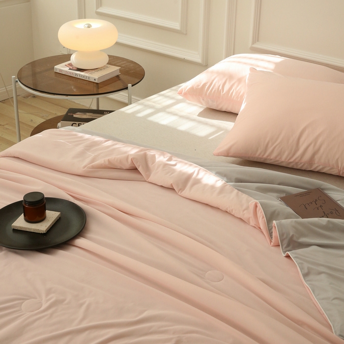 91家纺网 家纺一手货源 找家纺 缦绣阁 2025春夏新款纯色双拼凉感丝夏被冰淇淋夏被夏凉被空调被被子被芯跨境外贸爆款 浅粉-浅灰