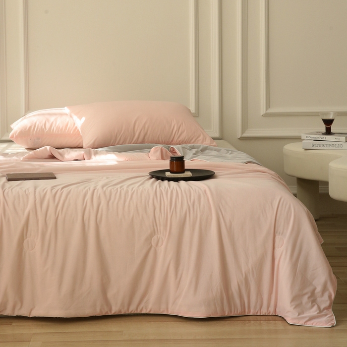 91家纺网 家纺一手货源 找家纺 缦绣阁 2025春夏新款纯色双拼凉感丝夏被冰淇淋夏被夏凉被空调被被子被芯跨境外贸爆款 浅粉-浅灰