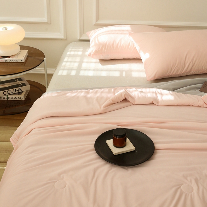 91家纺网 家纺一手货源 找家纺 缦绣阁 2025春夏新款纯色双拼凉感丝夏被冰淇淋夏被夏凉被空调被被子被芯跨境外贸爆款 浅粉-浅灰