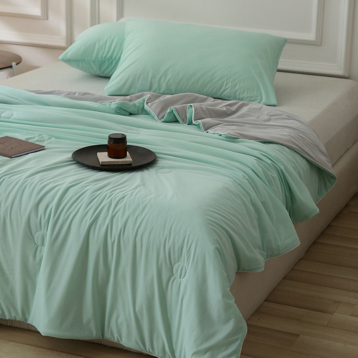 91家纺网 家纺一手货源 找家纺 缦绣阁 2025春夏新款纯色双拼凉感丝夏被冰淇淋夏被夏凉被空调被被子被芯跨境外贸爆款 水绿-浅灰