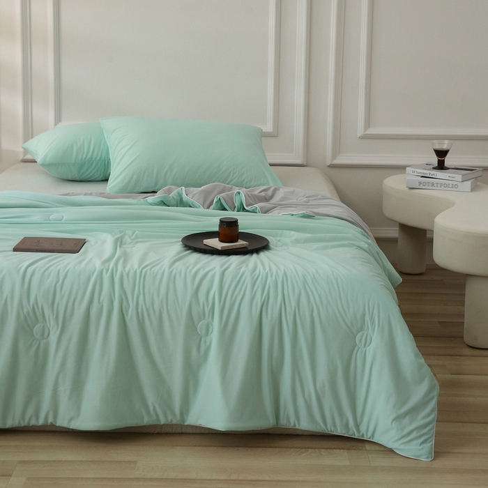 91家纺网 家纺一手货源 找家纺 缦绣阁 2025春夏新款纯色双拼凉感丝夏被冰淇淋夏被夏凉被空调被被子被芯跨境外贸爆款 水绿-浅灰