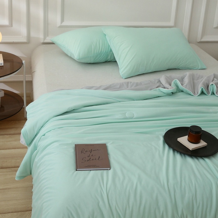 91家纺网 家纺一手货源 找家纺 缦绣阁 2025春夏新款纯色双拼凉感丝夏被冰淇淋夏被夏凉被空调被被子被芯跨境外贸爆款 水绿-浅灰