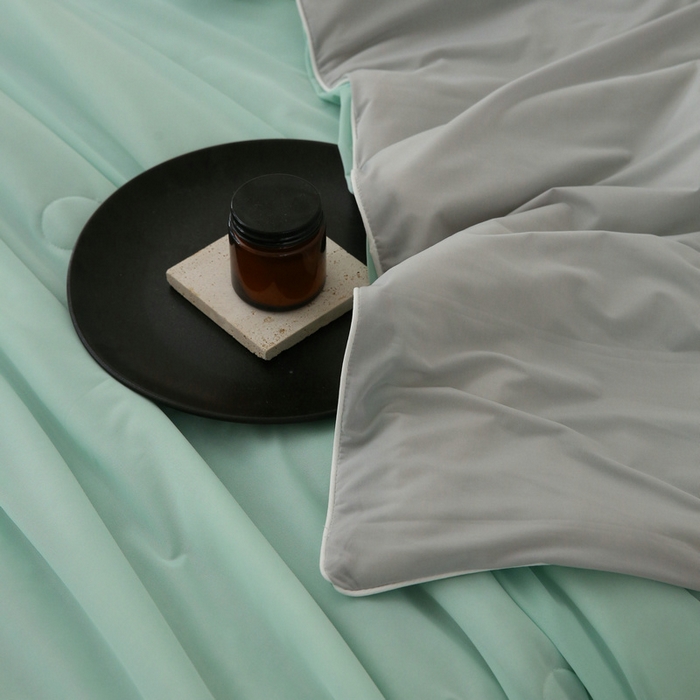 91家纺网 家纺一手货源 找家纺 缦绣阁 2025春夏新款纯色双拼凉感丝夏被冰淇淋夏被夏凉被空调被被子被芯跨境外贸爆款 水绿-浅灰