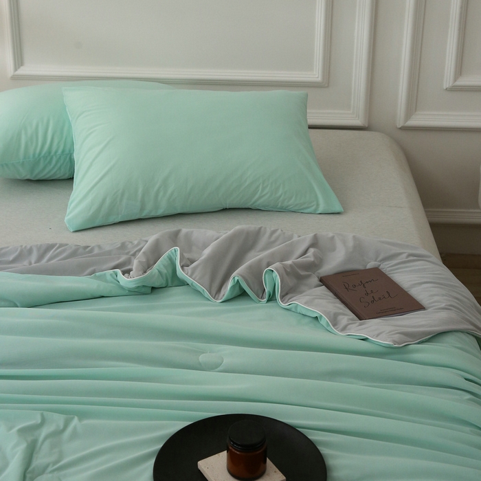 91家纺网 家纺一手货源 找家纺 缦绣阁 2025春夏新款纯色双拼凉感丝夏被冰淇淋夏被夏凉被空调被被子被芯跨境外贸爆款 水绿-浅灰