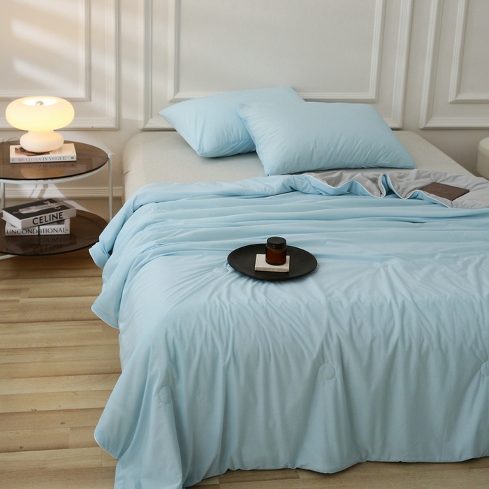 91家纺网 家纺一手货源 找家纺 缦绣阁 2025春夏新款纯色双拼凉感丝夏被冰淇淋夏被夏凉被空调被被子被芯跨境外贸爆款 天蓝色-浅灰