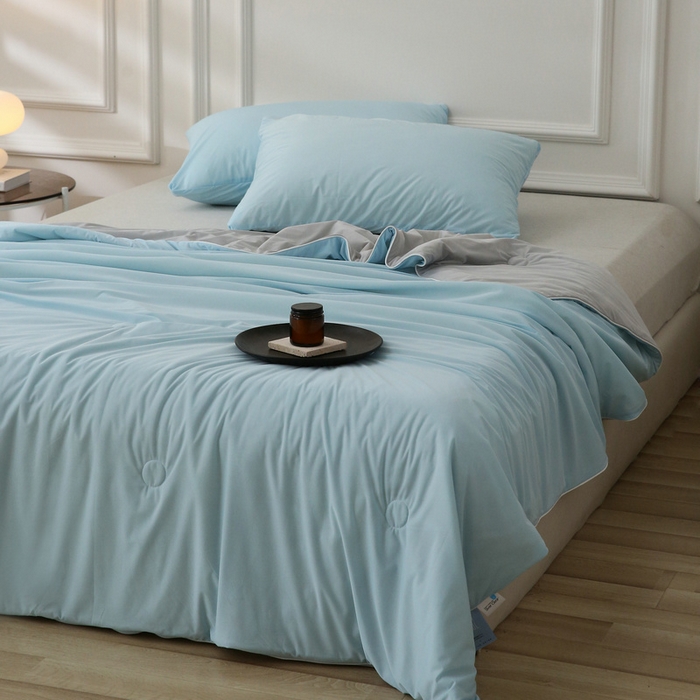 91家纺网 家纺一手货源 找家纺 缦绣阁 2025春夏新款纯色双拼凉感丝夏被冰淇淋夏被夏凉被空调被被子被芯跨境外贸爆款 天蓝色-浅灰