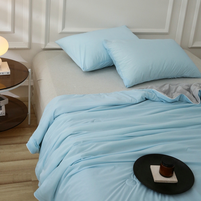 91家纺网 家纺一手货源 找家纺 缦绣阁 2025春夏新款纯色双拼凉感丝夏被冰淇淋夏被夏凉被空调被被子被芯跨境外贸爆款 天蓝色-浅灰