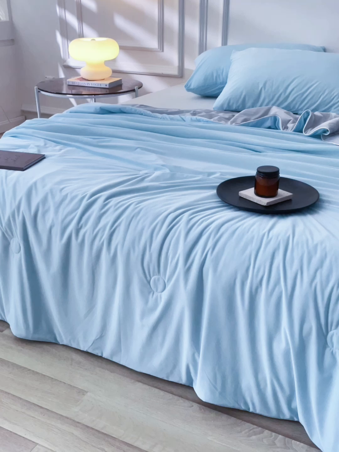 91家纺网 家纺一手货源 找家纺 缦绣阁 2025春夏新款纯色双拼凉感丝夏被冰淇淋夏被夏凉被空调被被子被芯跨境外贸爆款 蓝紫-浅灰