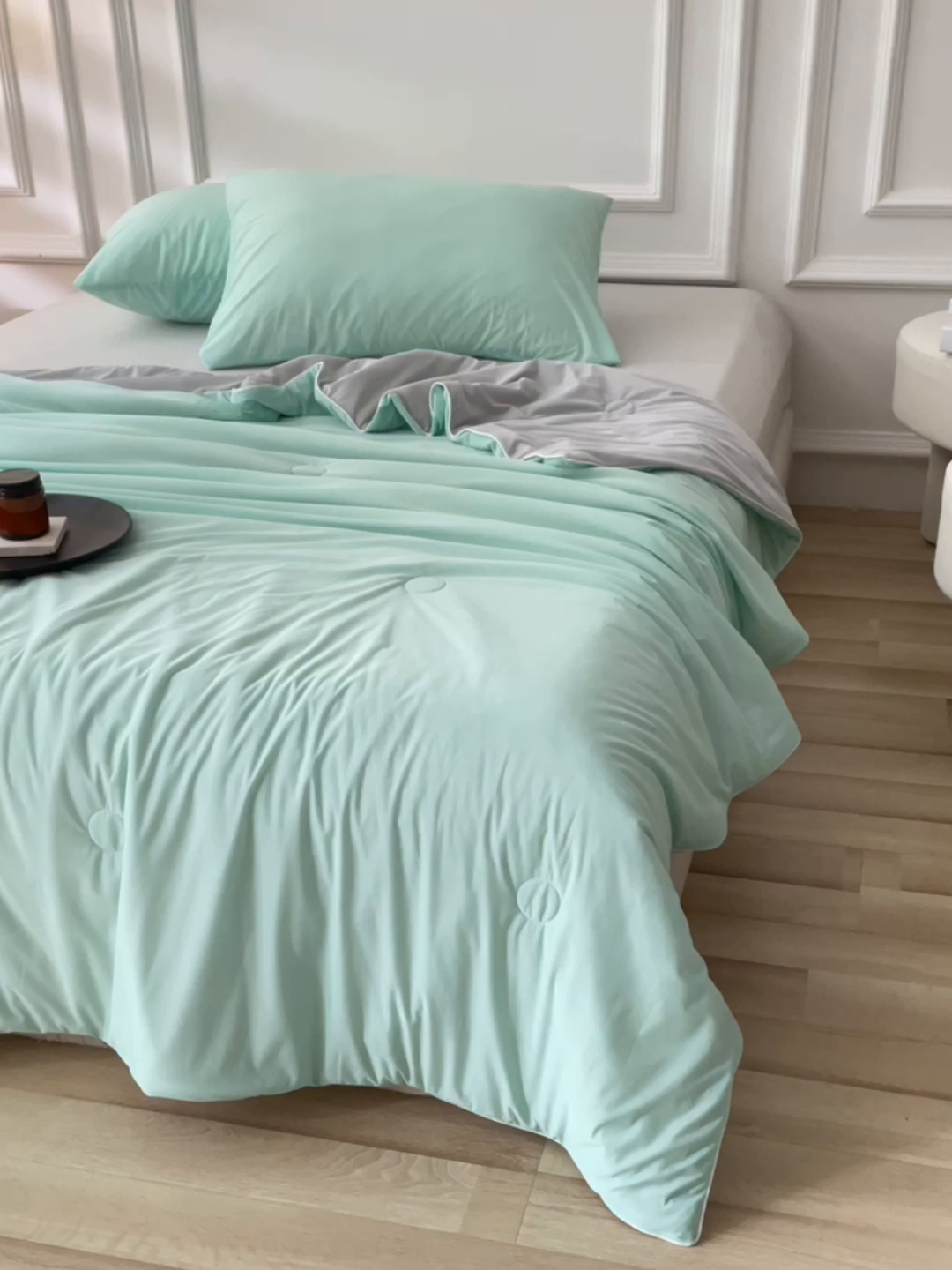 91家纺网 家纺一手货源 找家纺 缦绣阁 2025春夏新款纯色双拼凉感丝夏被冰淇淋夏被夏凉被空调被被子被芯跨境外贸爆款 水绿-浅灰