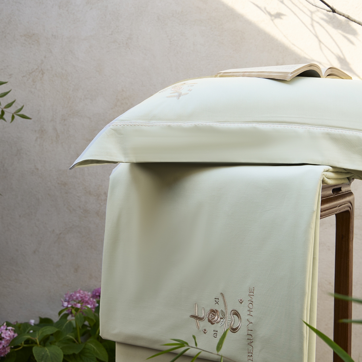 91家纺网 家纺一手货源 找家纺 玖玖爱家纺 2025秋冬限定软酪婴肤棉四件套-遇见七喜 遇见七喜-碧泉绿