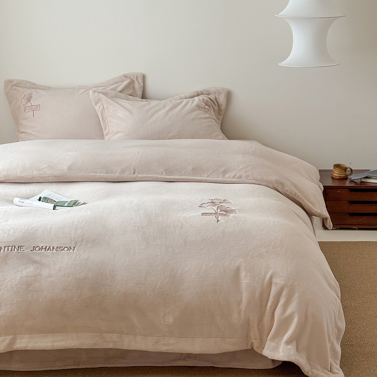 91家纺网 家纺一手货源 找家纺 （总）玖玖爱家纺 2025新款牛奶绒加厚全工艺同色绣花四件套-银杏知秋