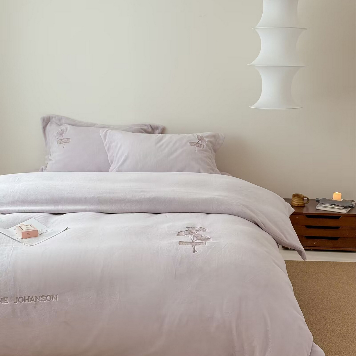 91家纺网 家纺一手货源 找家纺 玖玖爱家纺 2025新款牛奶绒加厚全工艺同色绣花四件套-银杏知秋 银杏知秋-浅紫