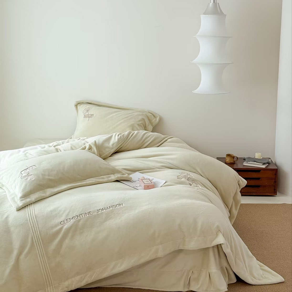 91家纺网 家纺一手货源 找家纺 玖玖爱家纺 2025新款牛奶绒加厚全工艺同色绣花四件套-银杏知秋 银杏知秋-浅绿