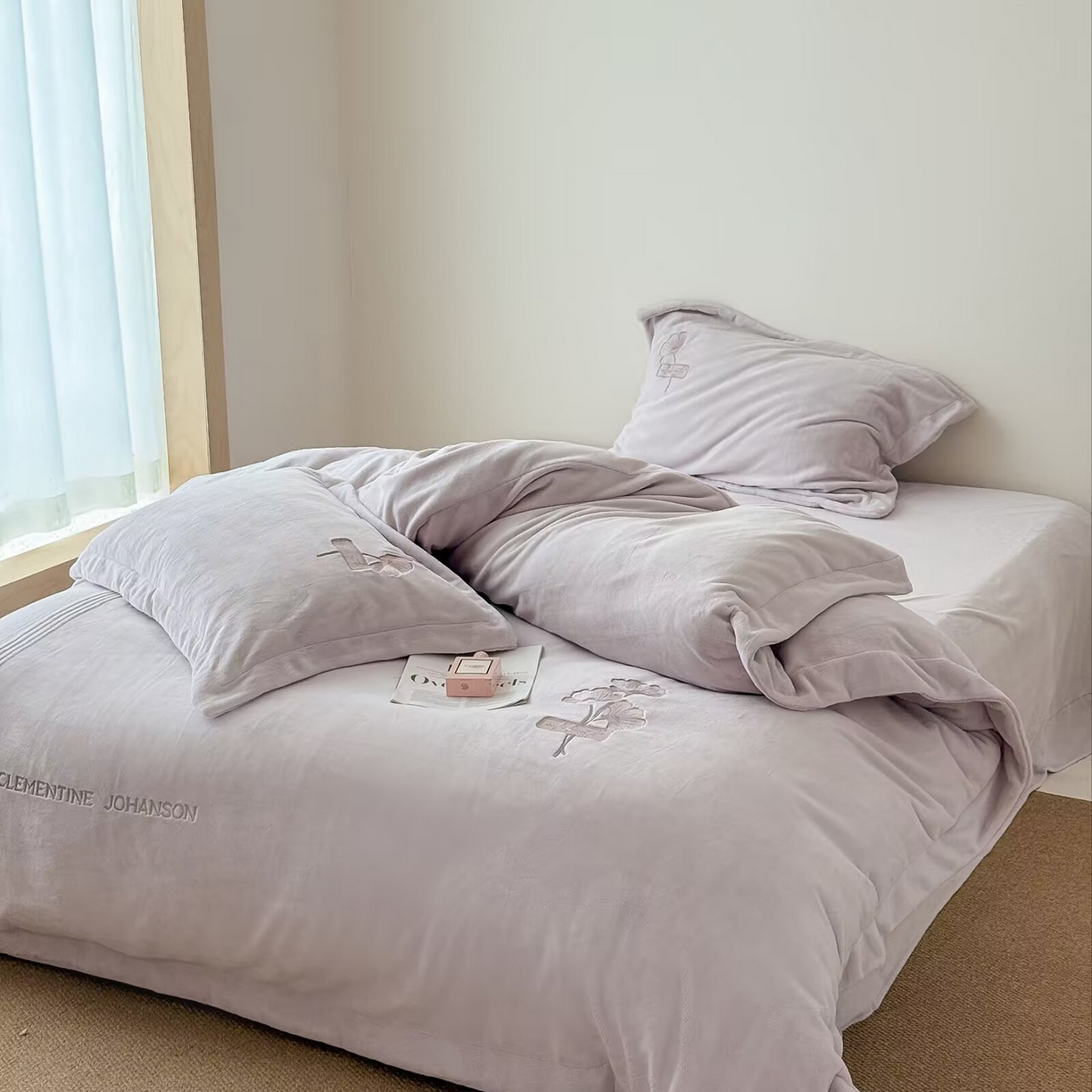 91家纺网 家纺一手货源 找家纺 玖玖爱家纺 2025新款牛奶绒加厚全工艺同色绣花四件套-银杏知秋 银杏知秋-浅紫