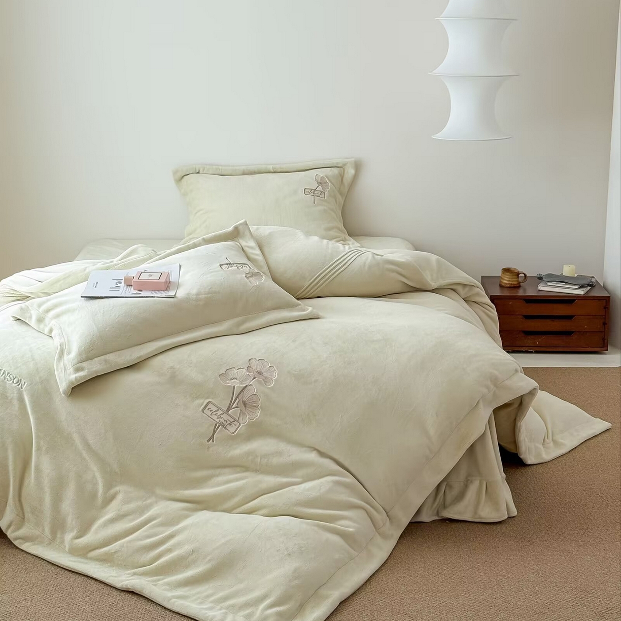 91家纺网 家纺一手货源 找家纺 玖玖爱家纺 2025新款牛奶绒加厚全工艺同色绣花四件套-银杏知秋 银杏知秋-浅绿