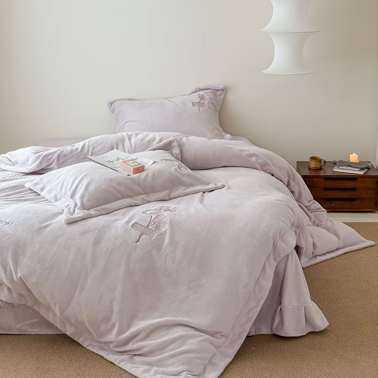 91家纺网 家纺一手货源 找家纺 玖玖爱家纺 2025新款牛奶绒加厚全工艺同色绣花四件套-银杏知秋 银杏知秋-浅紫