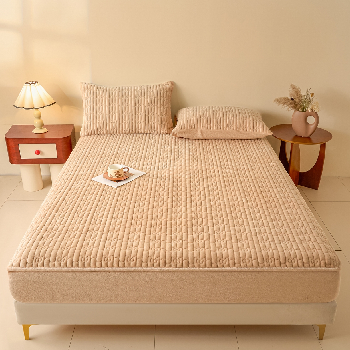 91家纺网 家纺一手货源 找家纺 Sweet dreams甜梦 2025新款A类纯色牛奶绒夹棉床笠 驼色