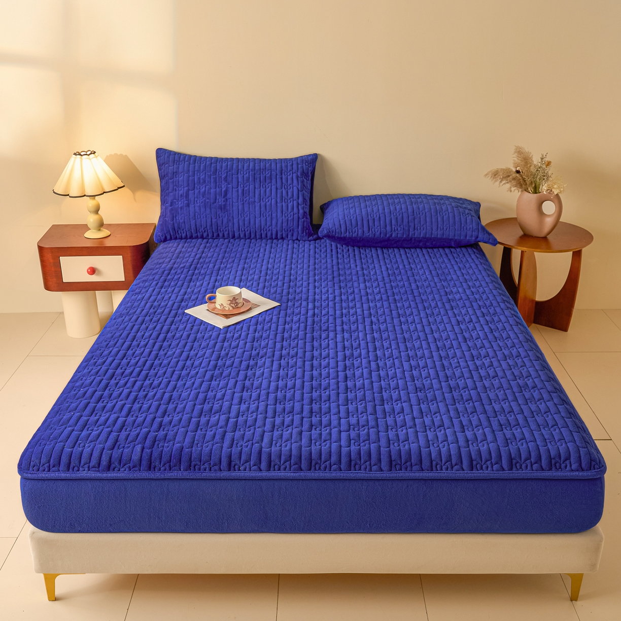 91家纺网 家纺一手货源 找家纺 Sweet dreams甜梦 2025新款A类纯色牛奶绒夹棉床笠 藏青