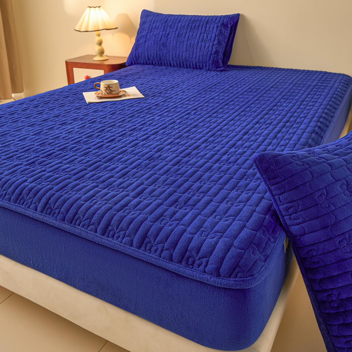 91家纺网 家纺一手货源 找家纺 Sweet dreams甜梦 2025新款A类纯色牛奶绒夹棉床笠 藏青