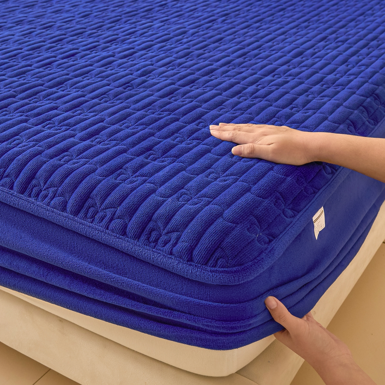 91家纺网 家纺一手货源 找家纺 Sweet dreams甜梦 2025新款A类纯色牛奶绒夹棉床笠 藏青