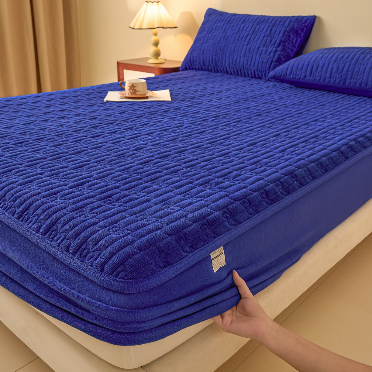 91家纺网 家纺一手货源 找家纺 Sweet dreams甜梦 2025新款A类纯色牛奶绒夹棉床笠 藏青