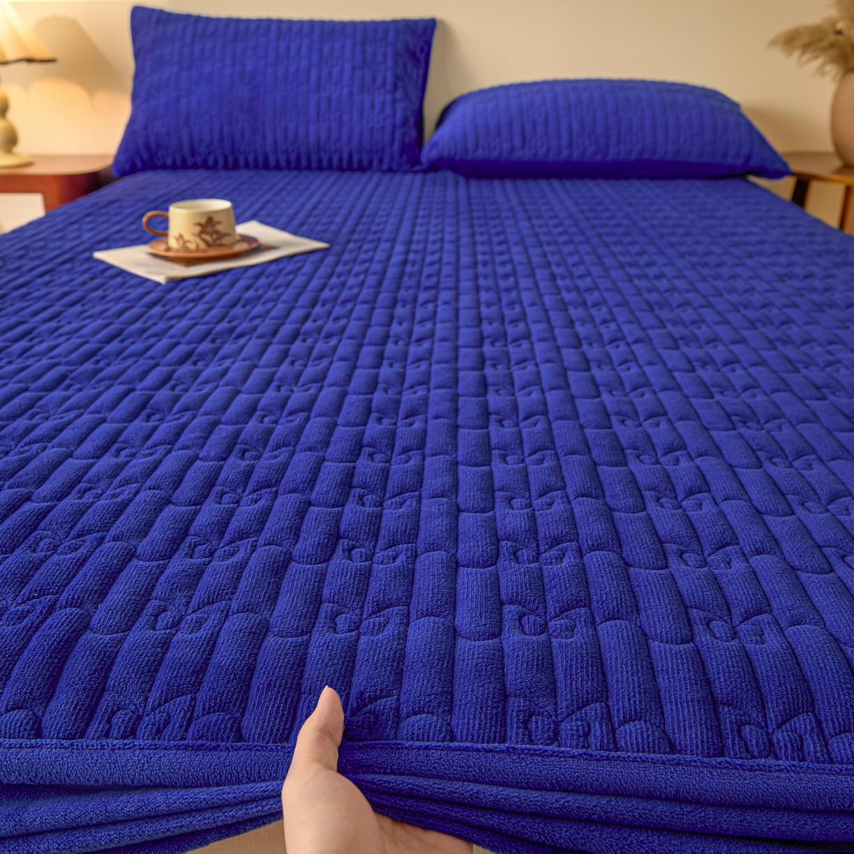 91家纺网 家纺一手货源 找家纺 Sweet dreams甜梦 2025新款A类纯色牛奶绒夹棉床笠 藏青