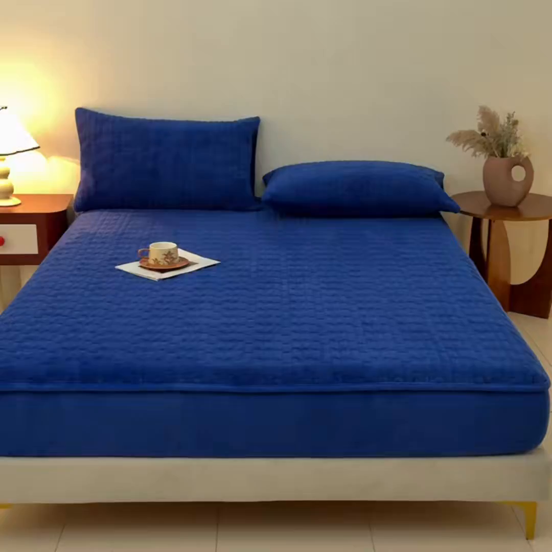 91家纺网 家纺一手货源 找家纺 Sweet dreams甜梦 2025新款A类纯色牛奶绒夹棉床笠 藏青