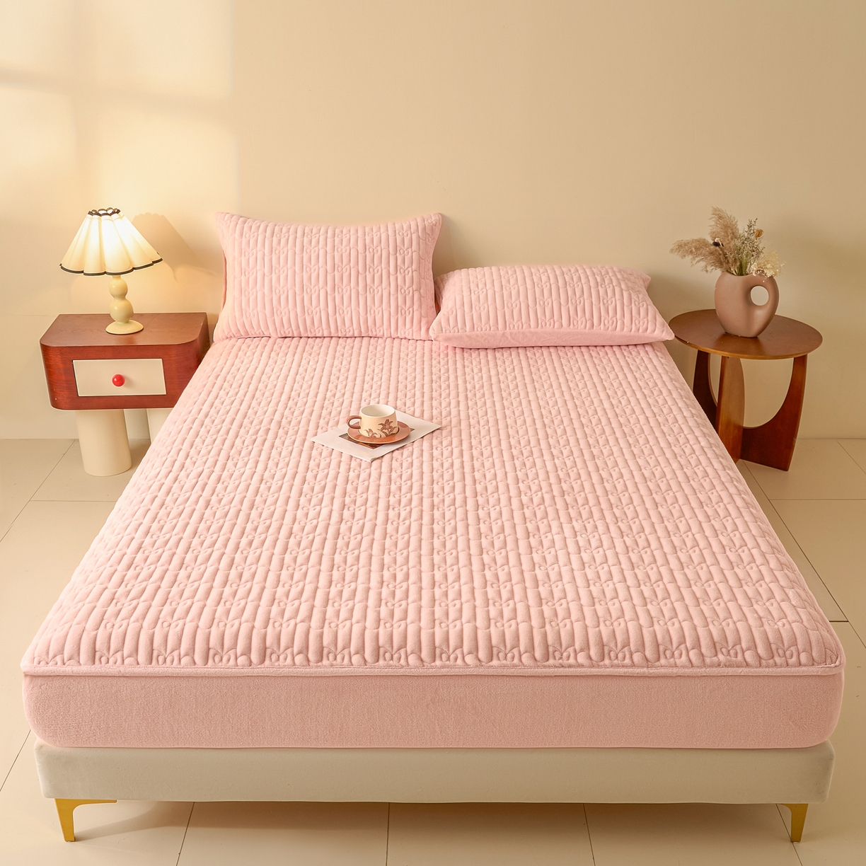 91家纺网 家纺一手货源 找家纺 Sweet dreams甜梦 2025新款A类纯色牛奶绒夹棉床笠 粉玉