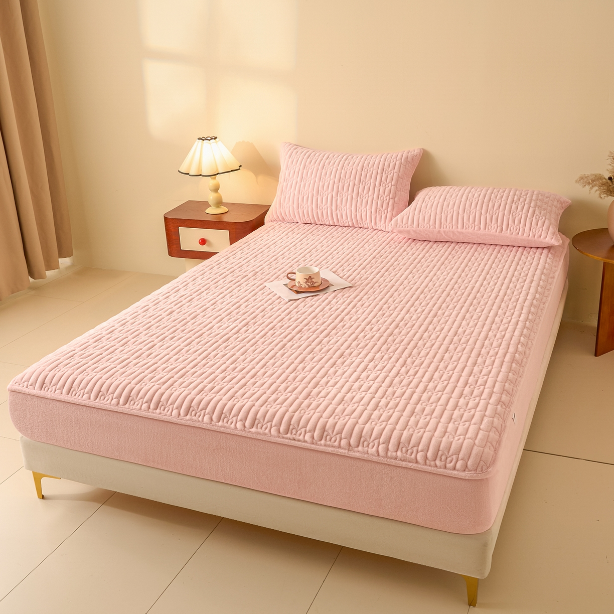 91家纺网 家纺一手货源 找家纺 Sweet dreams甜梦 2025新款A类纯色牛奶绒夹棉床笠 粉玉