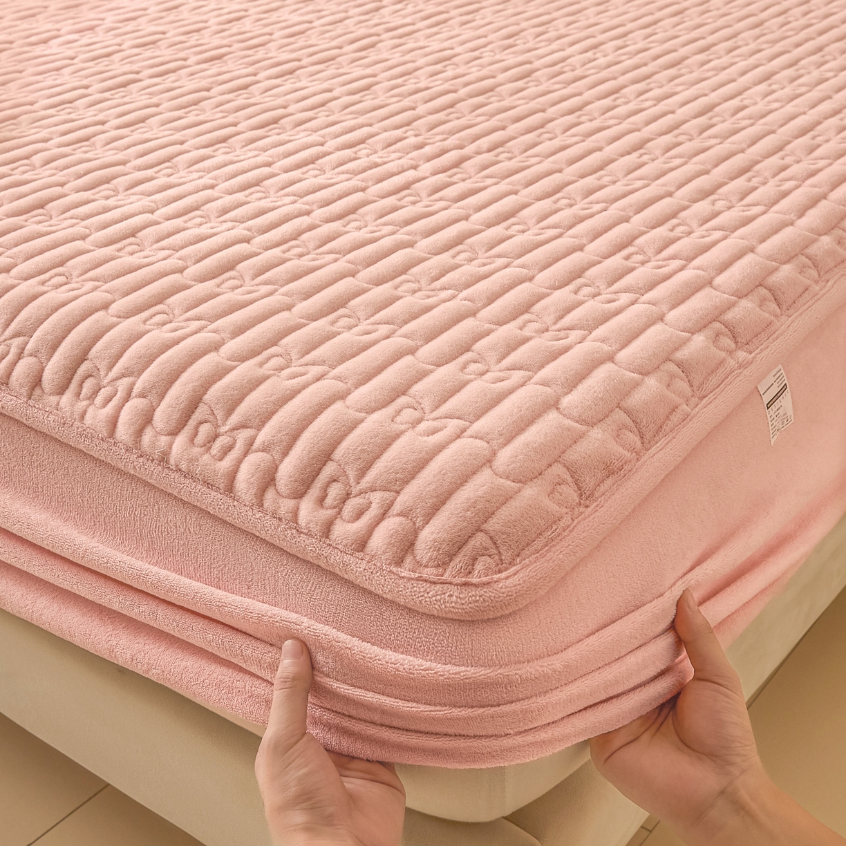 91家纺网 家纺一手货源 找家纺 Sweet dreams甜梦 2025新款A类纯色牛奶绒夹棉床笠 粉玉