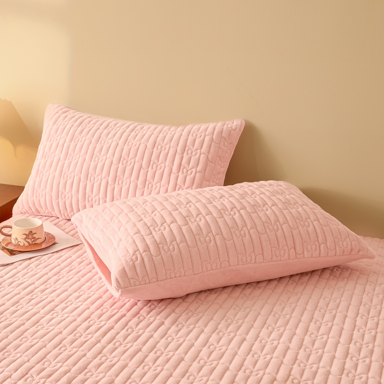 91家纺网 家纺一手货源 找家纺 Sweet dreams甜梦 2025新款A类纯色牛奶绒夹棉床笠 粉玉