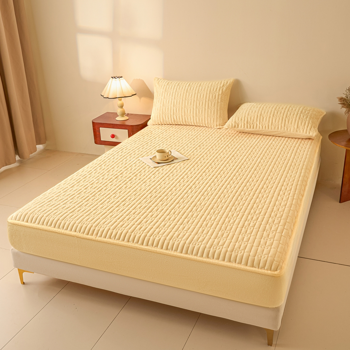 91家纺网 家纺一手货源 找家纺 Sweet dreams甜梦 2025新款A类纯色牛奶绒夹棉床笠 米黄