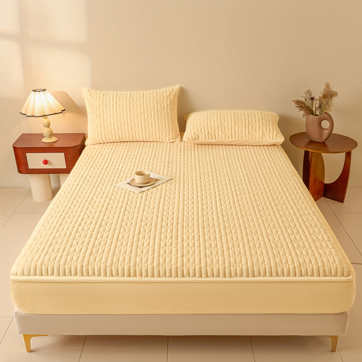 91家纺网 家纺一手货源 找家纺 Sweet dreams甜梦 2025新款A类纯色牛奶绒夹棉床笠 米黄